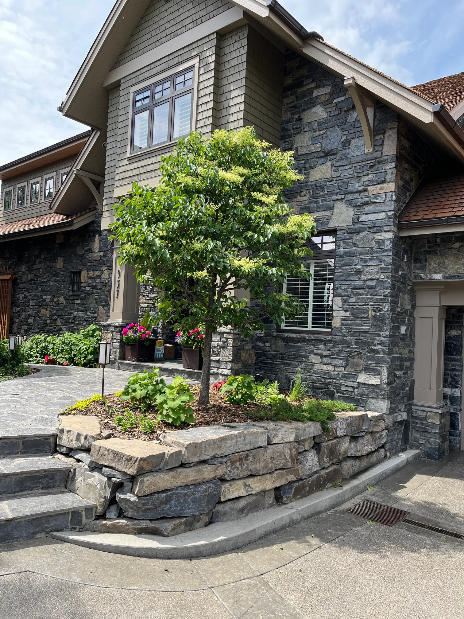 Beautiful backyard patio with stone retaining wall